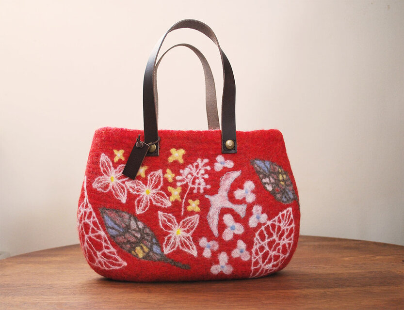 羊毛フェルトバッグ/赤い夜空