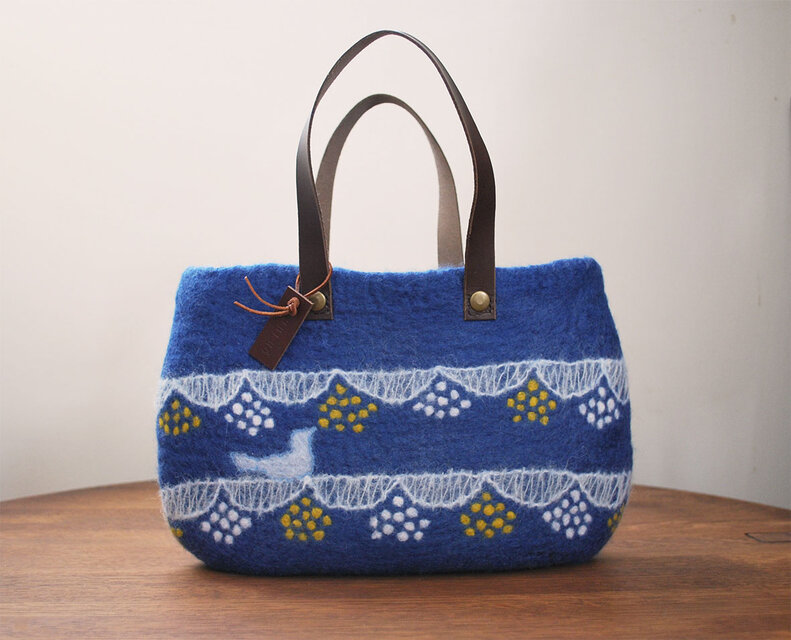 羊毛フェルトバッグ/森のベール 青