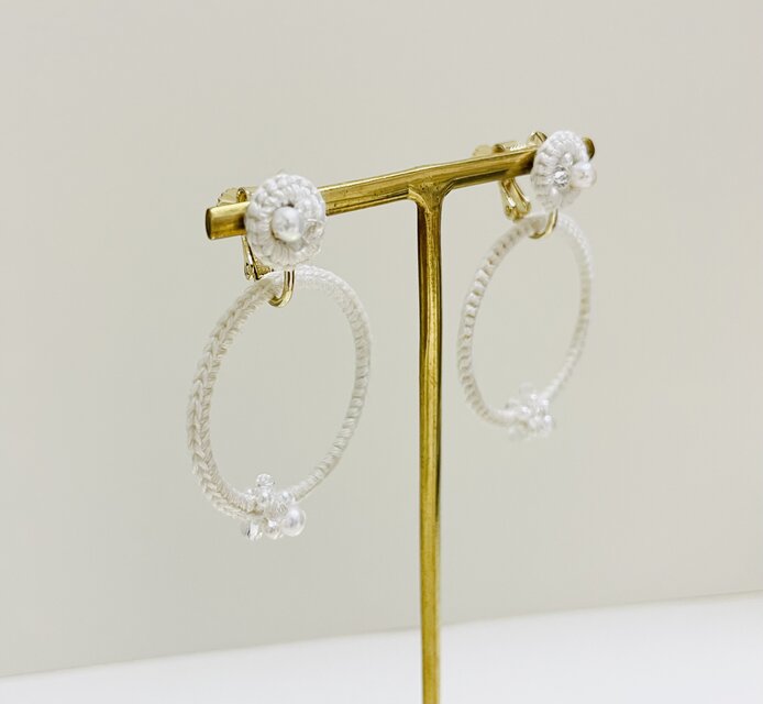 【今日はどっち？】華やかで軽いイヤリング　淡水パール　　金属ｱﾚﾙｷﾞｰ対応　e0優しいホワイト2wayのコピー