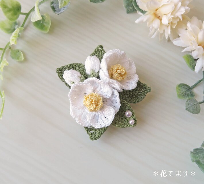 レース編み 椿のブローチ ～白～