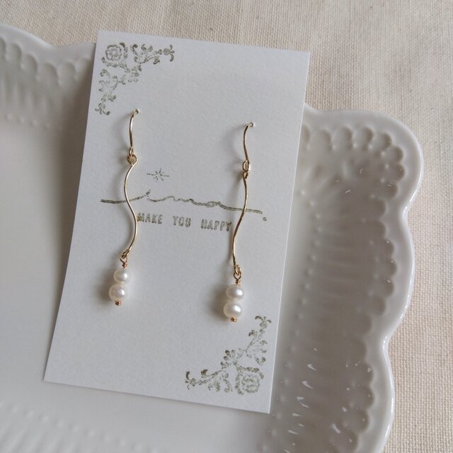 14kgf 淡水パールのウェーブ２粒ピアス