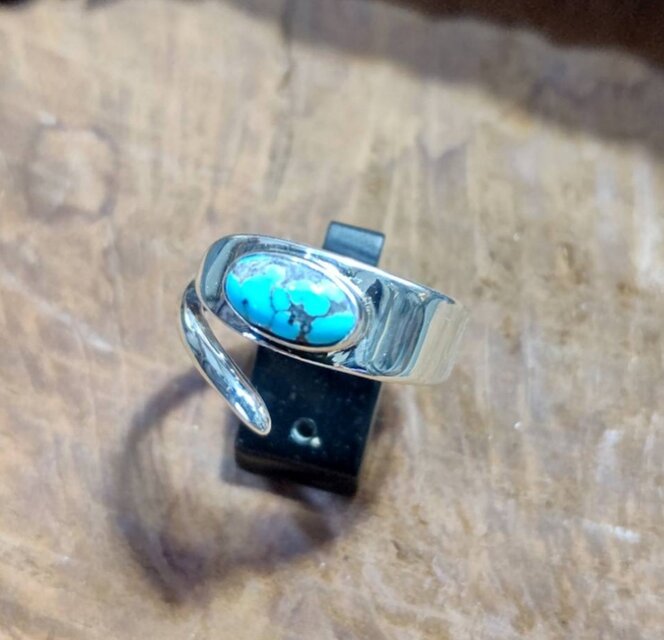 サイズ12号。イラン産の天然トルコ石をセットしたリング | iichi 日々