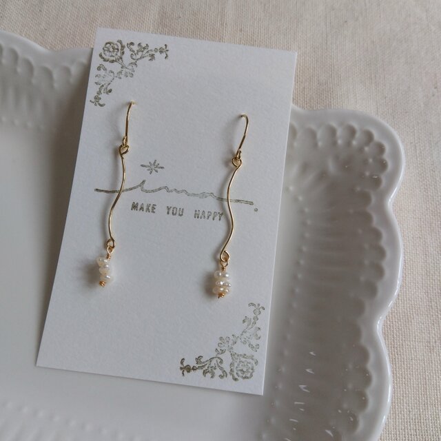 14kgf 淡水ケシパールのウェーブピアス