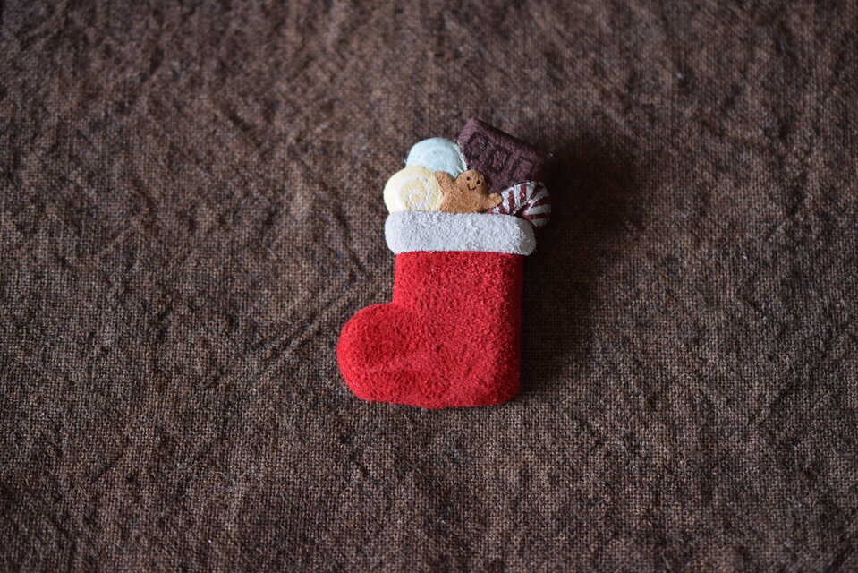 革ブローチ　長靴お菓子