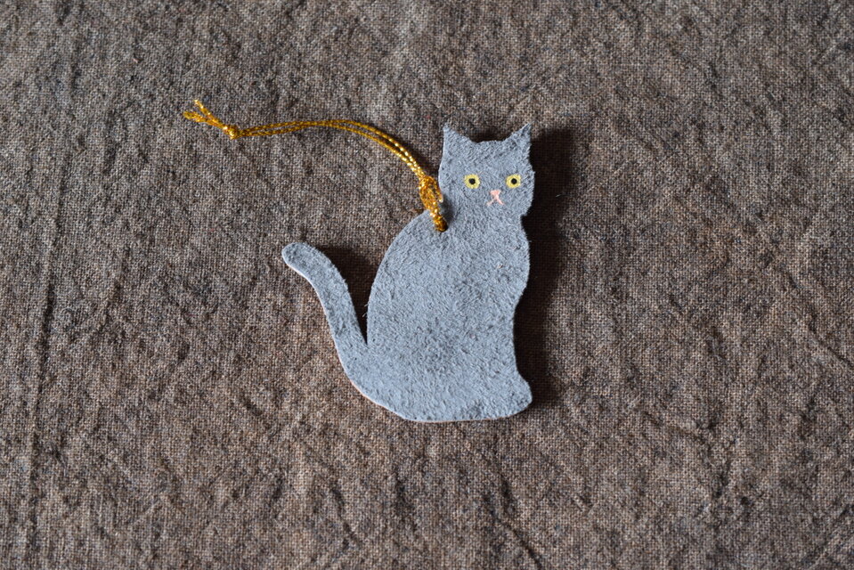 革オーナメント　グレー猫