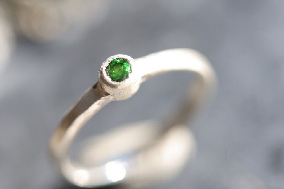 【タイのお土産】「アラジン」のツァボライトガーネット・シルバーリング【翠榴】