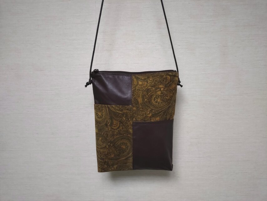 タブレットショルダー (牛革×豚革・ペイズリー柄)