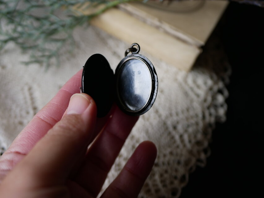 モノグラム ロケットペンダント フランスアンティーク アンティークの