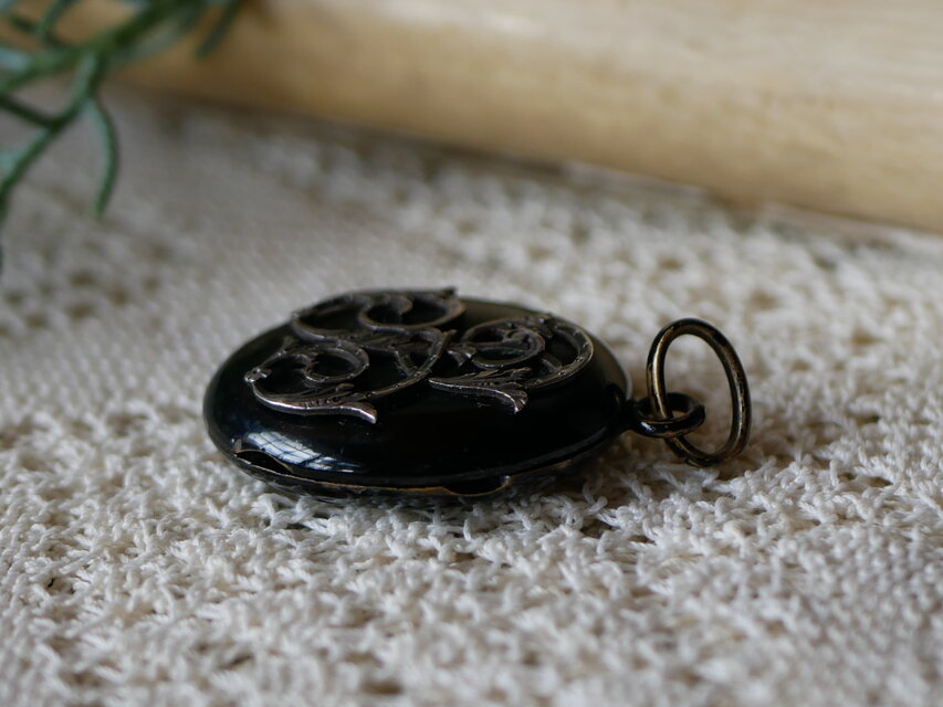 モノグラム ロケットペンダント フランスアンティーク アンティークの