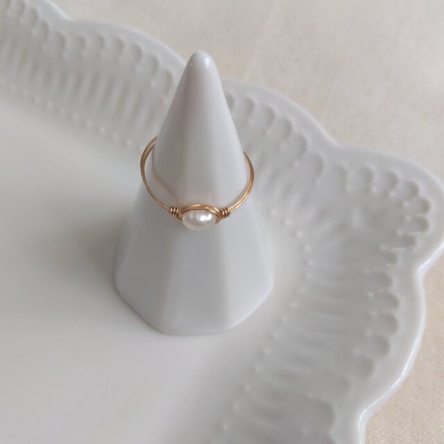 14kgf 極細の繊細なワイヤーが美しい淡水ライスパールのリング