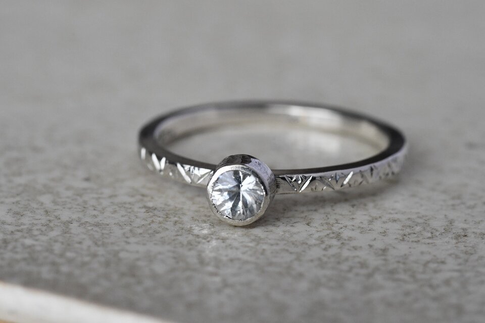 月佳～ホワイトジルコン～