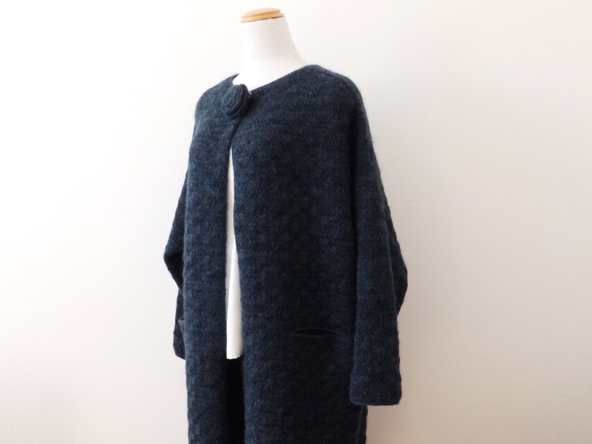 二重編みのニットコート