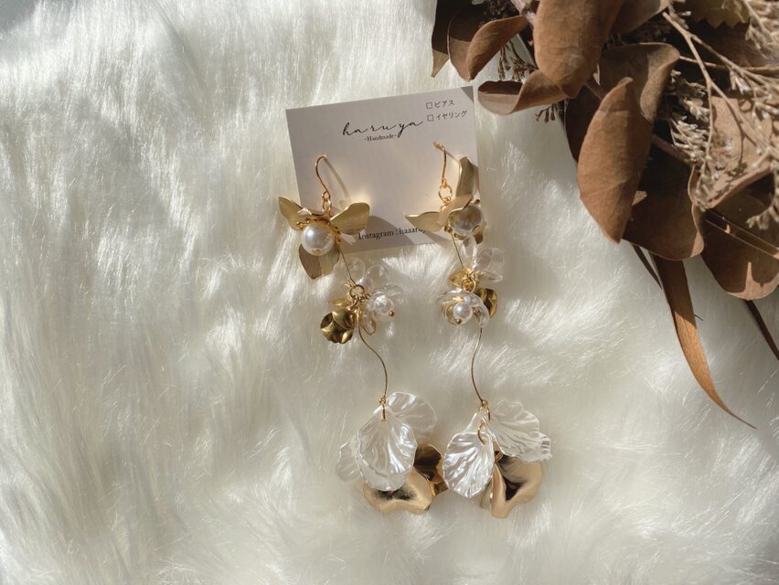 ブライダルアクセサリーゴールドフラワー  ペタル ウェディング