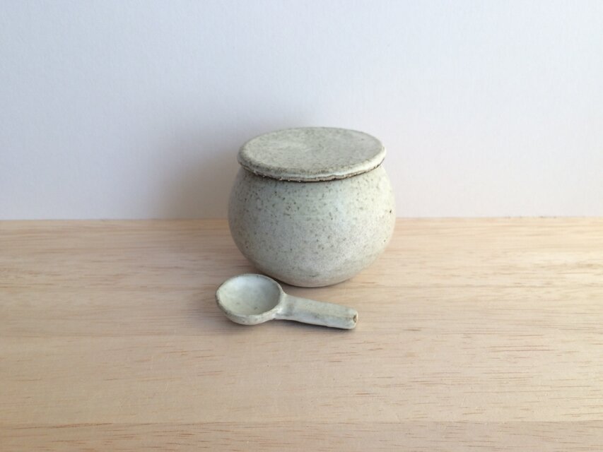 塩壺小（匙付き）白マット