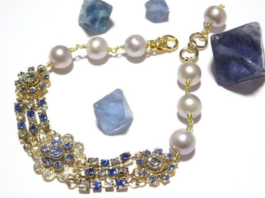 ヴィンテージブルーストーンのフラワーブレスレット【A】