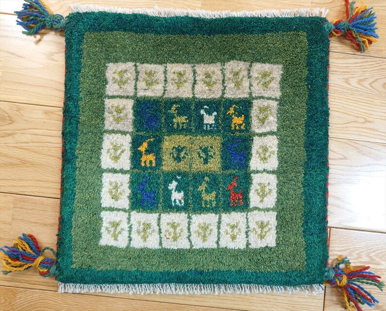 ペルシャ　ギャッベ　ミニマット　ラグ　横38.5x38cm　緑色　黄緑色　白のパネル　ヤギ　羊　Z2376