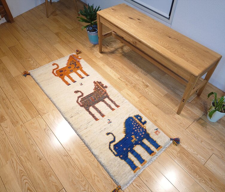 ペルシャ ギャッベ ランナー中 ラグ 135x53cm 3匹のライオン RJ12937