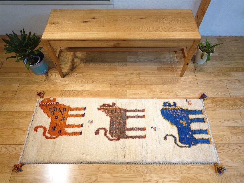 ペルシャ ギャッベ ランナー中 ラグ 135x53cm 3匹のライオン RJ12937