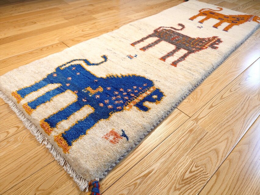 ペルシャ ギャッベ ランナー中 ラグ 135x53cm 3匹のライオン RJ12937