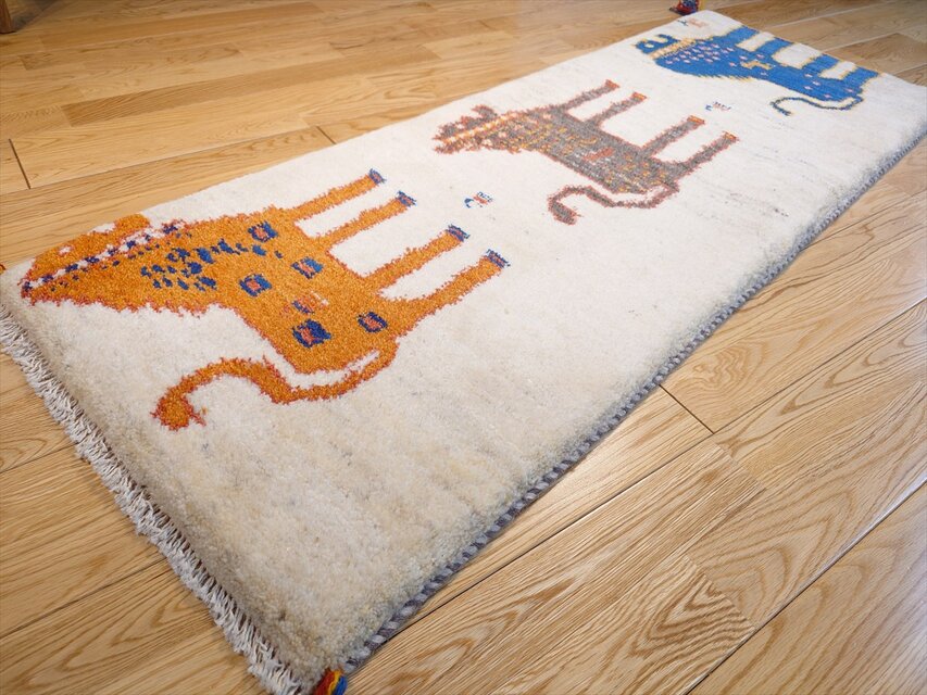 ペルシャ ギャッベ ランナー中 ラグ 135x53cm 3匹のライオン RJ12937