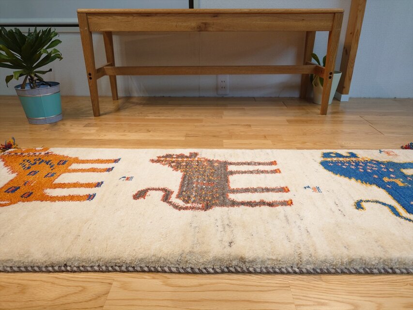 ペルシャ ギャッベ ランナー中 ラグ 135x53cm 3匹のライオン RJ12937