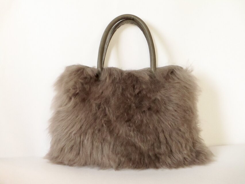 スペインムートンとイタリア牛革のトート 大（グレージュ）