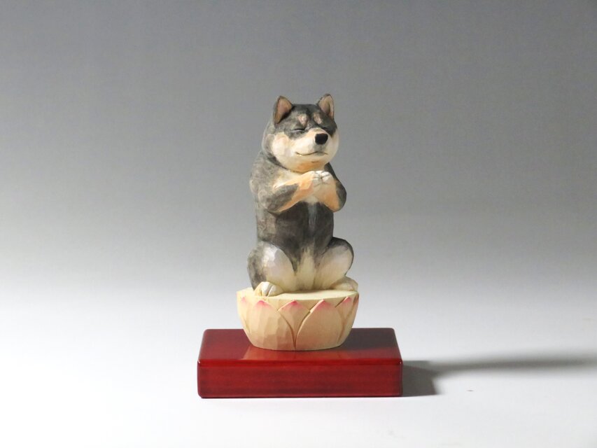 木彫り 合掌黒柴 犬仏2502 | iichi 日々の暮らしを心地よくする