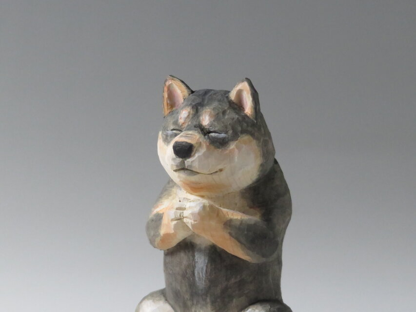 木彫り 合掌黒柴 犬仏2502 | iichi 日々の暮らしを心地よくする