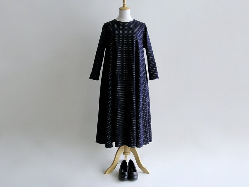 久留米織のフレアワンピース（ドビー織・濃紺地に白と赤のあられ柄）【受注製作】