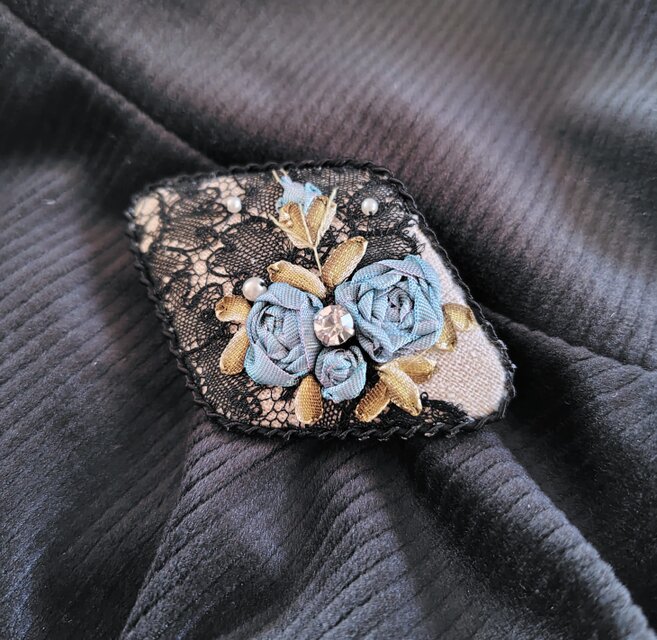 黒アンティークレース*ビーズ*リボン刺繍*ブローチ | iichi 日々の