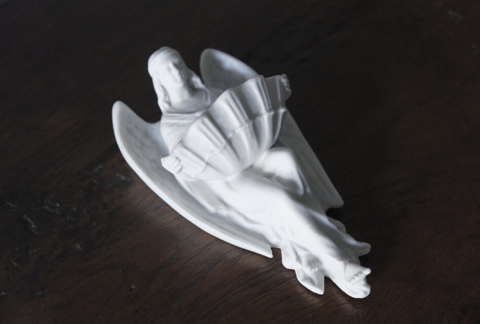 小さな天使の聖水盤 ベニティエ ビスク フランスアンティーク 天使 ベニティエ 聖水盤 ビスク h26.3cm フランス アンティーク