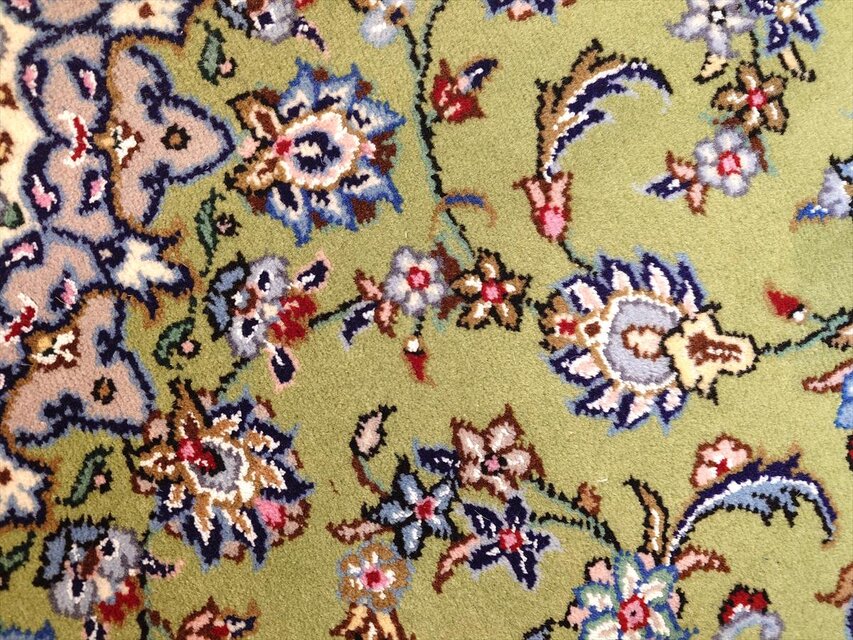 ペルシャ絨毯（ヤラメ産）鮮明なエメラルドグリーンが美しい手織り86×111cm ペルシャ絨毯 カシャーン産 ライトグリーン エメラルドグリーン 若草色