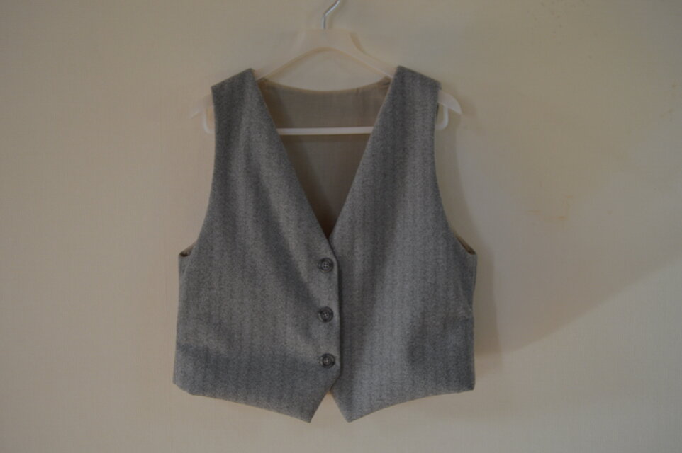 軽い着心地！「Vネックベスト」