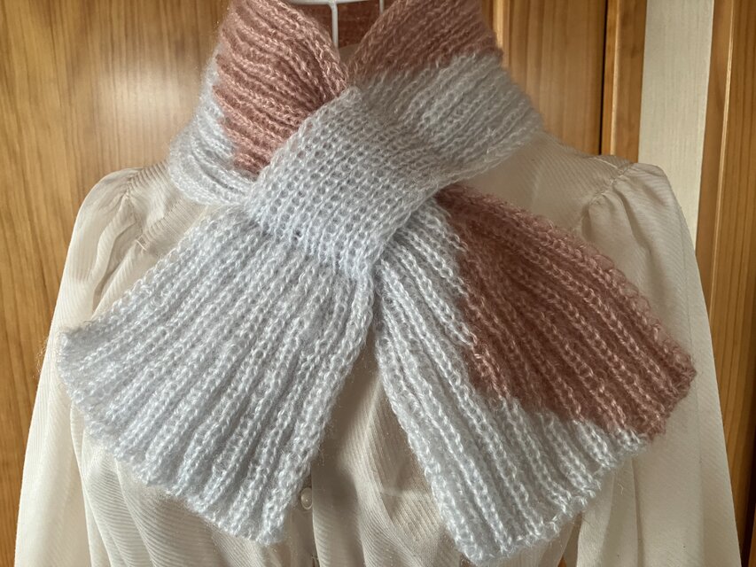 ニュアンスモヘアティペット(手編み)