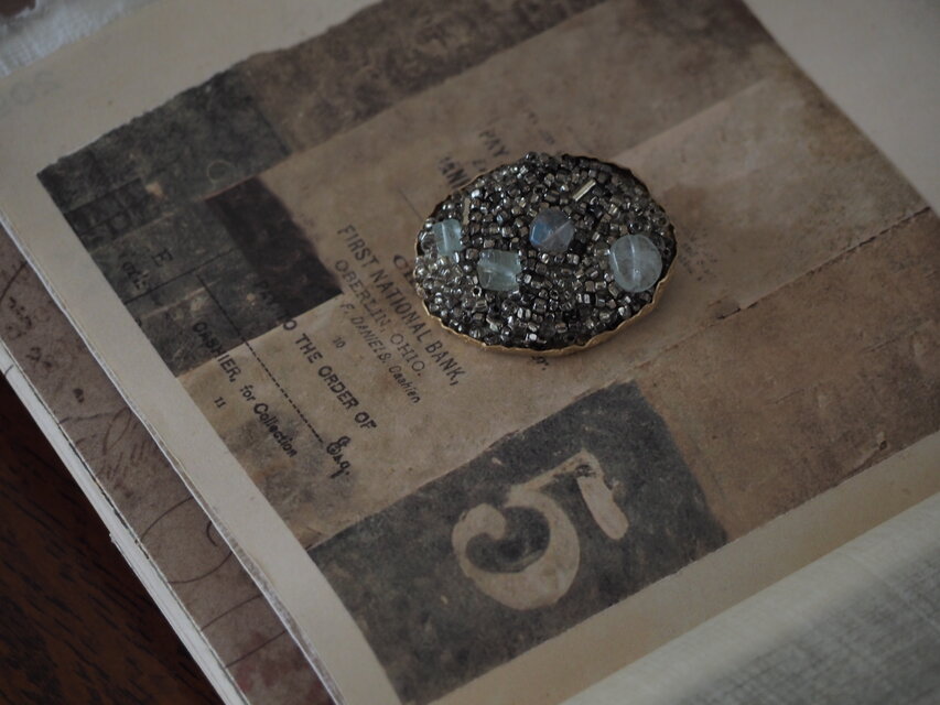 ブローチ　冬の夢