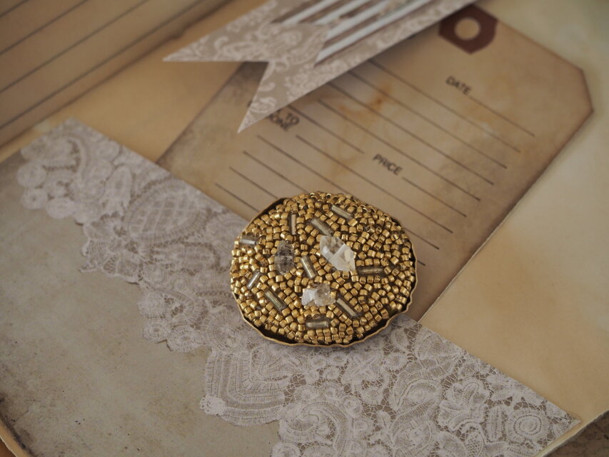 ブローチ　冬の雲