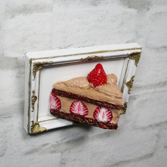 油絵【飛び出すイチゴチョコケーキ】 | iichi 日々の暮らしを心地よく