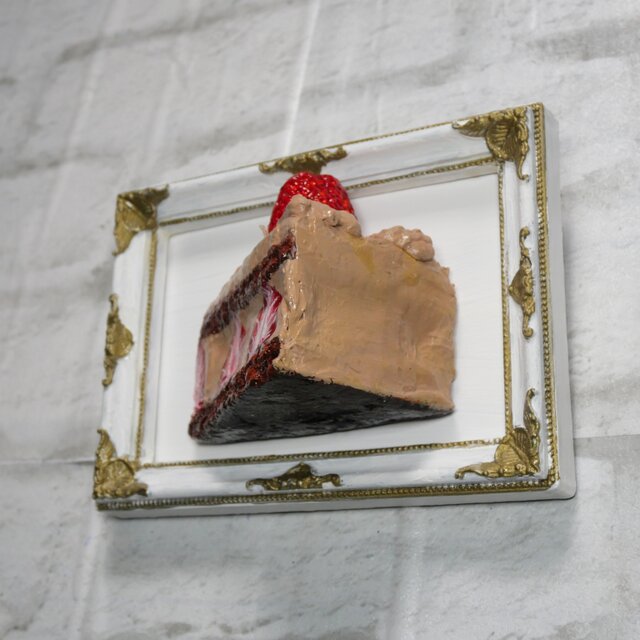 油絵【飛び出すイチゴチョコケーキ】 | iichi 日々の暮らしを心地よく