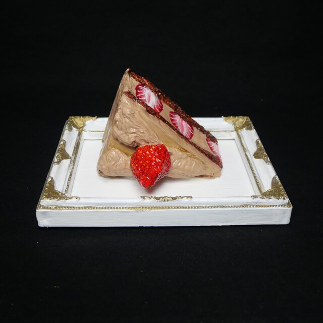 油絵 絵画 【飛び出すイチゴチョコケーキ】 油絵【飛び出すイチゴチョコケーキ】 | iichi 日々の暮らしを心地よく