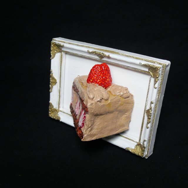 油絵【飛び出すイチゴチョコケーキ】 | iichi 日々の暮らしを心地よく