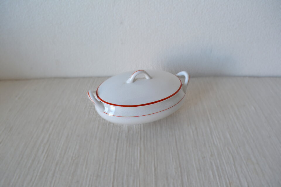 オーバルソースパン蓋付　レッドライン　シンプルモダン