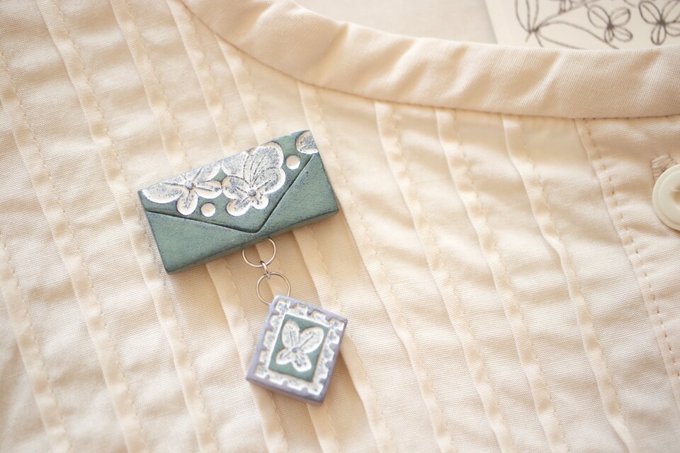 : : : 陶土の草花ブローチ : : : 1414