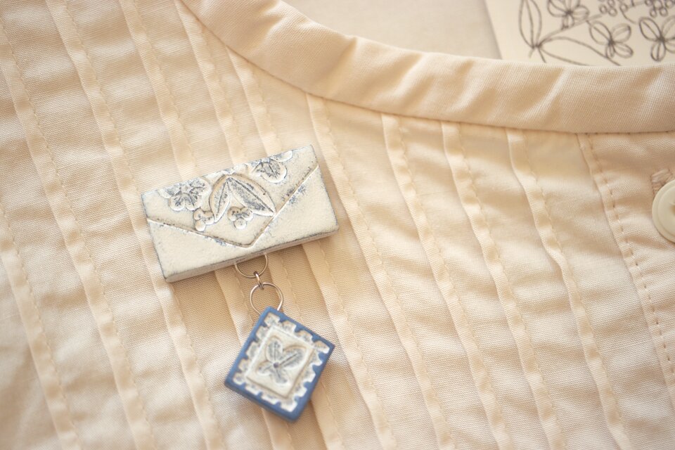 : : : 陶土の草花ブローチ : : : 1415