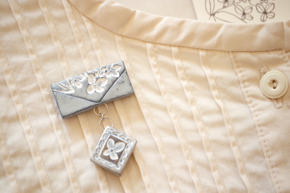 : : : 陶土の草花ブローチ : : : 1416