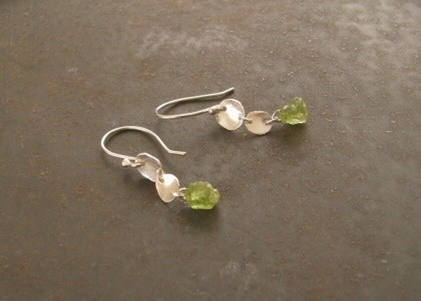 ペリドット　ピアス