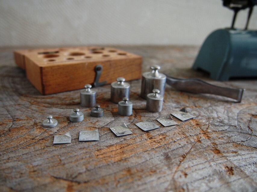 上皿天秤 分銅・錘付き木箱入り | iichi 日々の暮らしを心地よくする