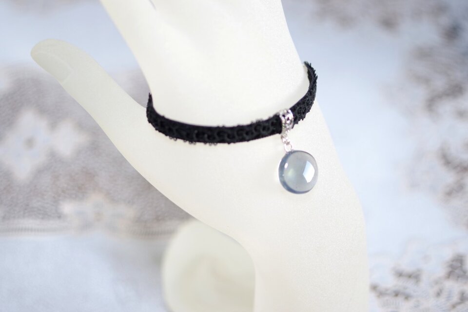 【受注製作】レジンアート　一粒の水滴とタティングレースとベルベットリボンのブレスレット〈優しい影を残して〉