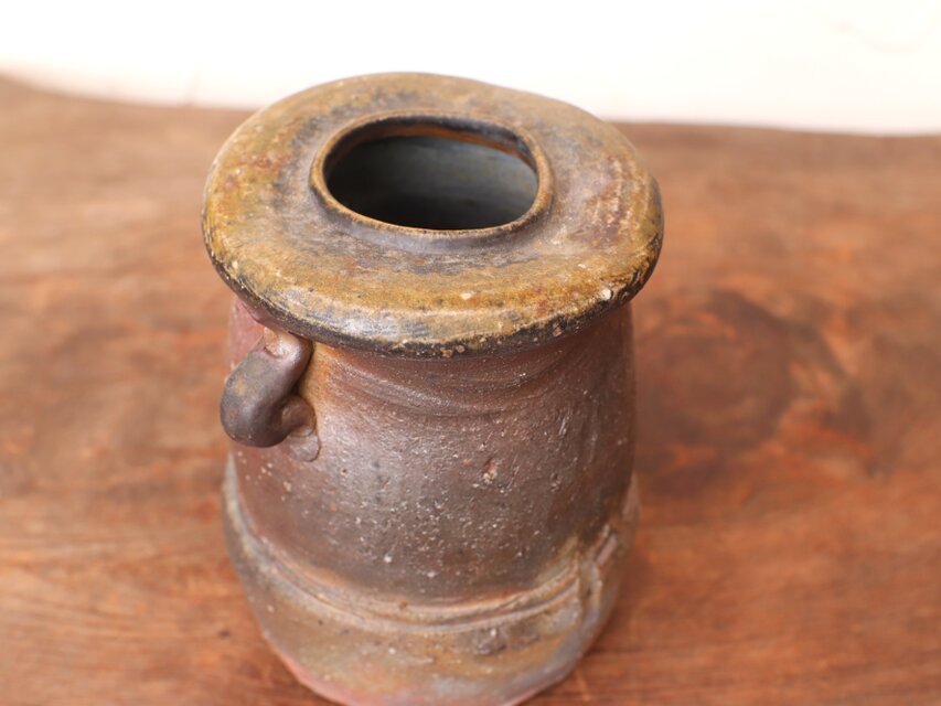 備前焼 耳付花入れ h1-052 | iichi 日々の暮らしを心地よくする