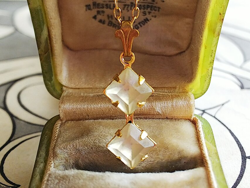 ヴィンテージ　星の雫のようなスクエア２粒／Clear･フロストGlass　ネックレス