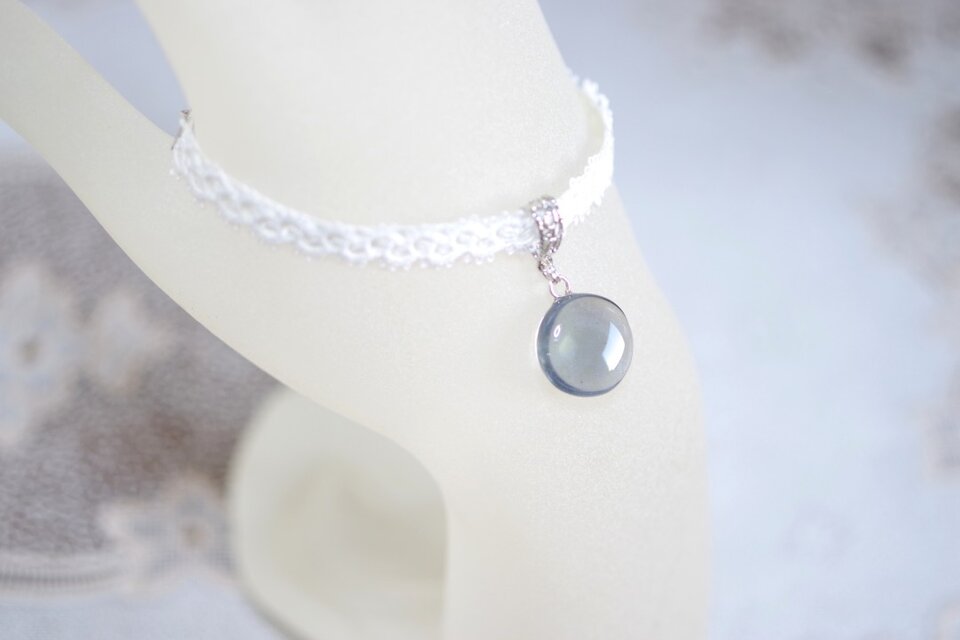 【受注製作】レジンアート　一粒の水滴とタティングレースとサテンリボンのブレスレット〈優しい影を残して〉